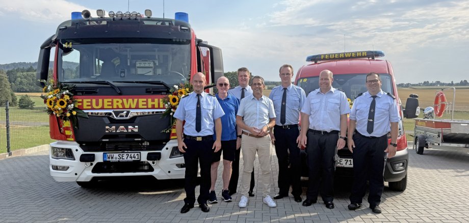 Pressefoto Fahrzeugübergabe Pressefoto Fahrzeugübergabe