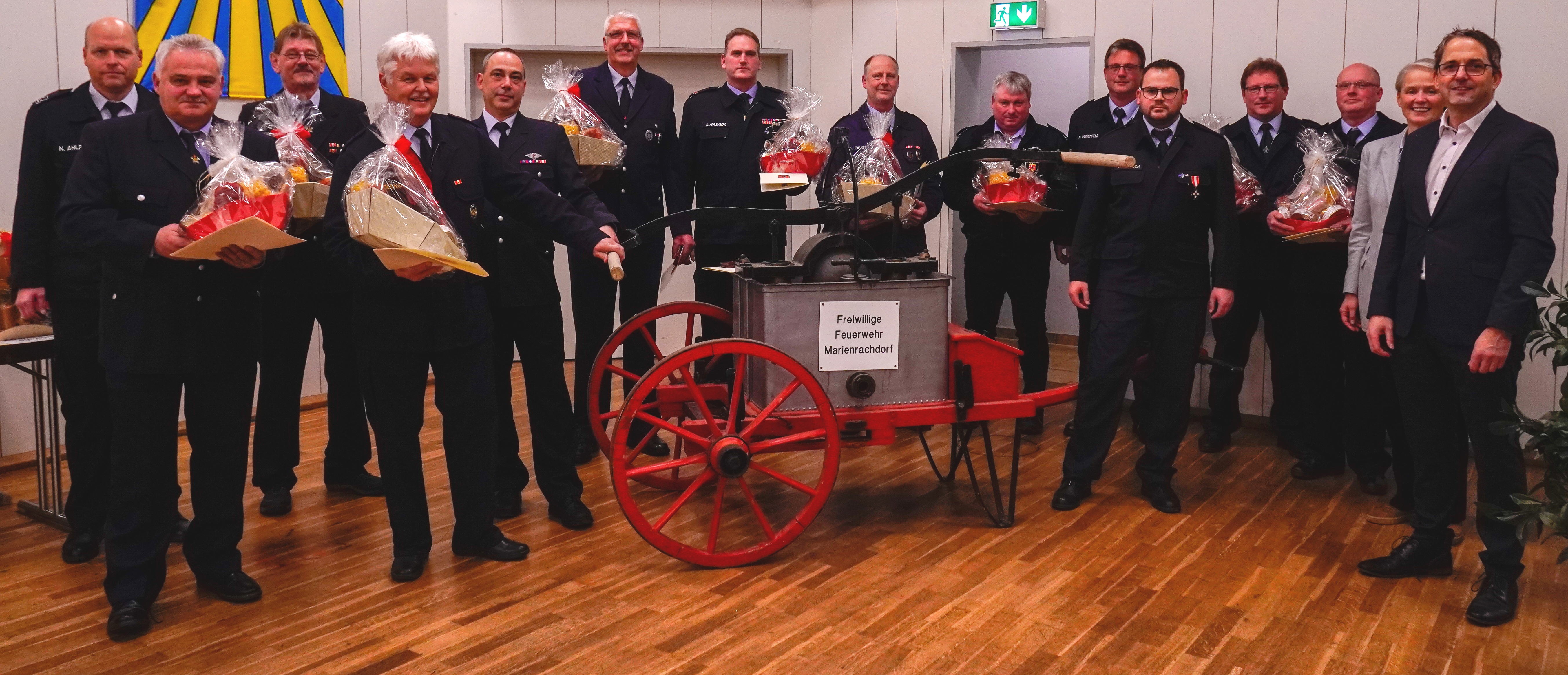 Gruppenbild Feuerwehrdienstversammlung