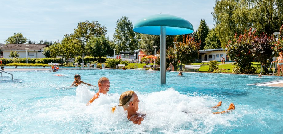 Symbolbild Schwimmbad