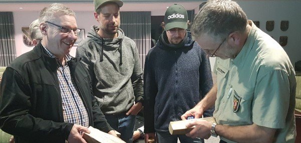 Besucher vom Pressetermin "Richtig heizen mit Holz"