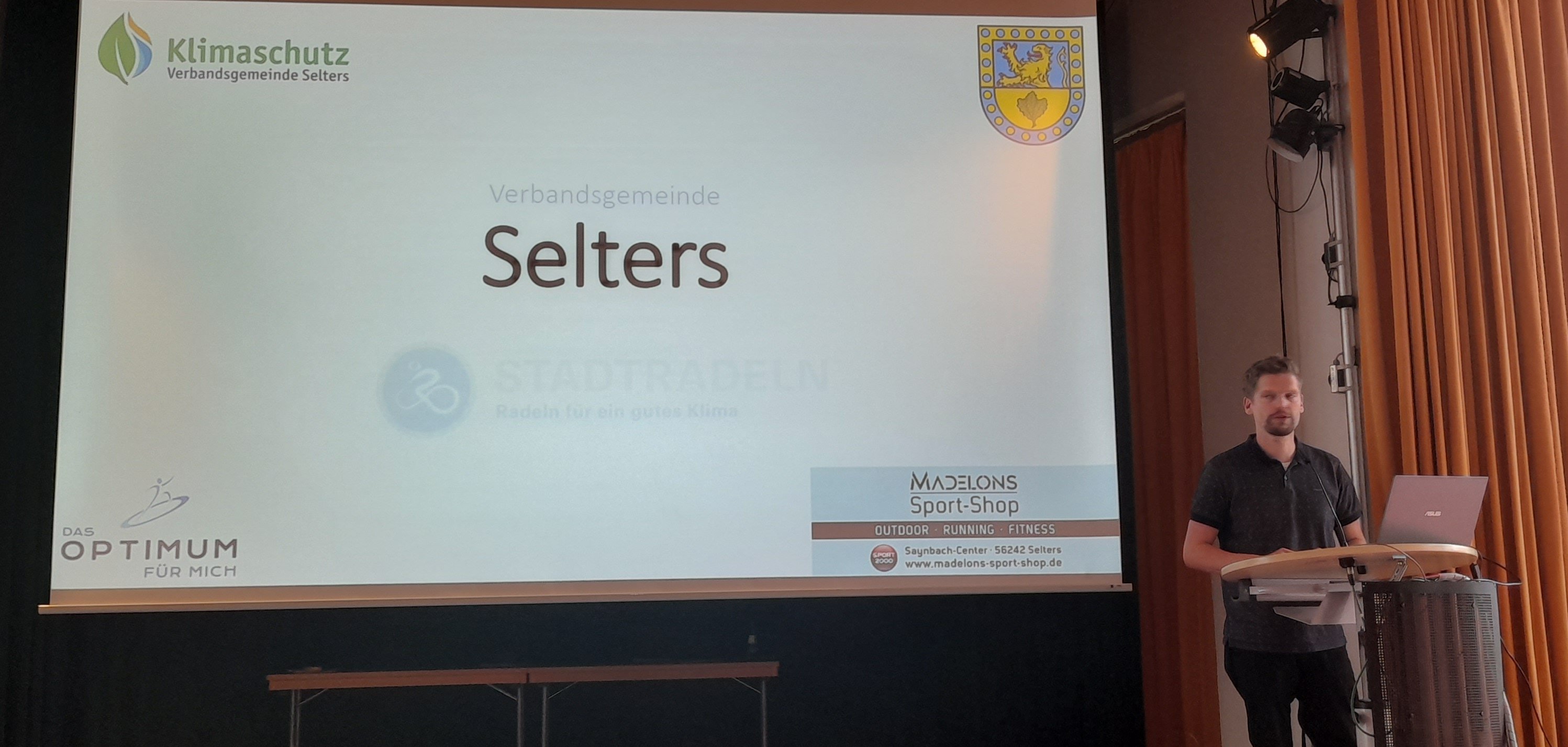Herr Siry bei der Abschlussveranstaltung der Stadtradeln-Aktion 2024 in Montabaur. Foto: Kreisverwaltung Westerwald / Christoph Brabender