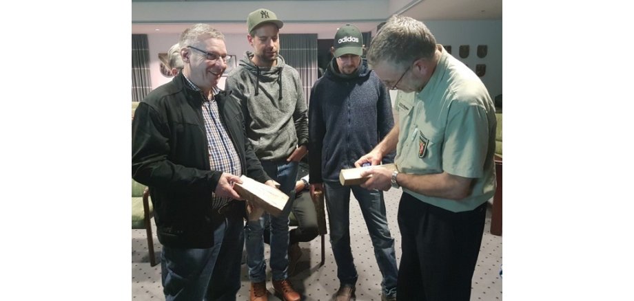 Besucher vom Pressetermin "Richtig heizen mit Holz"