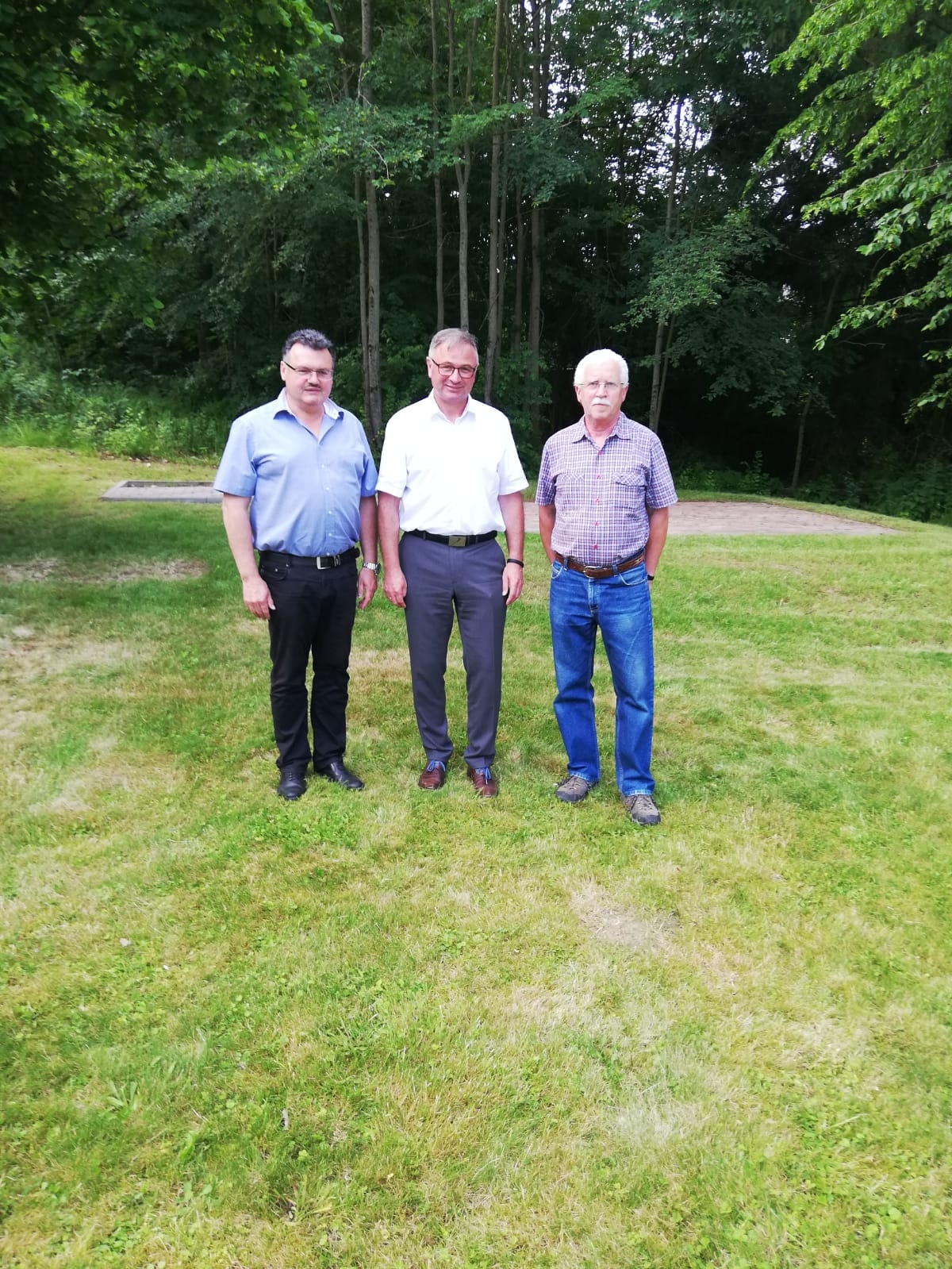 Ortsbürgermeister Thomas Kloft (mitte) mit dem Ersten Beigeordneten Meik Sanner (links) und dem Beigeordneten Roger Koch (rechts)