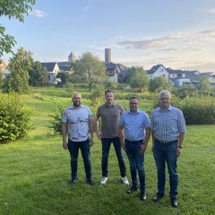 Ortsbürgermeister Andreas Strüder (re.) mit Beigeordneten (v.l.) Stephan Görg, Sebastian Schmuck, Frank Wirges (Erster Beigeordneter) 